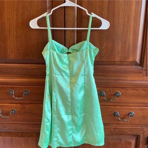 NWT Beginning Boutique Green Cut-Out Mini Dress - Picture 2 of 4